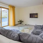 4 Bedroom Awesome Home In Fierville-Les-Mines بيت للعطل