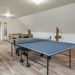 4 Bedroom Awesome Home In Fierville-Les-Mines بيت للعطل *