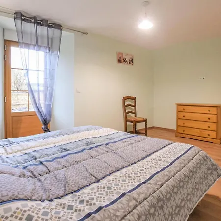 4 Bedroom Awesome Home In Fierville-Les-Mines بيت للعطل *