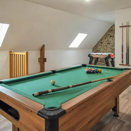 4 Bedroom Stunning In Holiday home