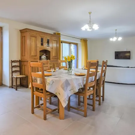 4 Bedroom Stunning In